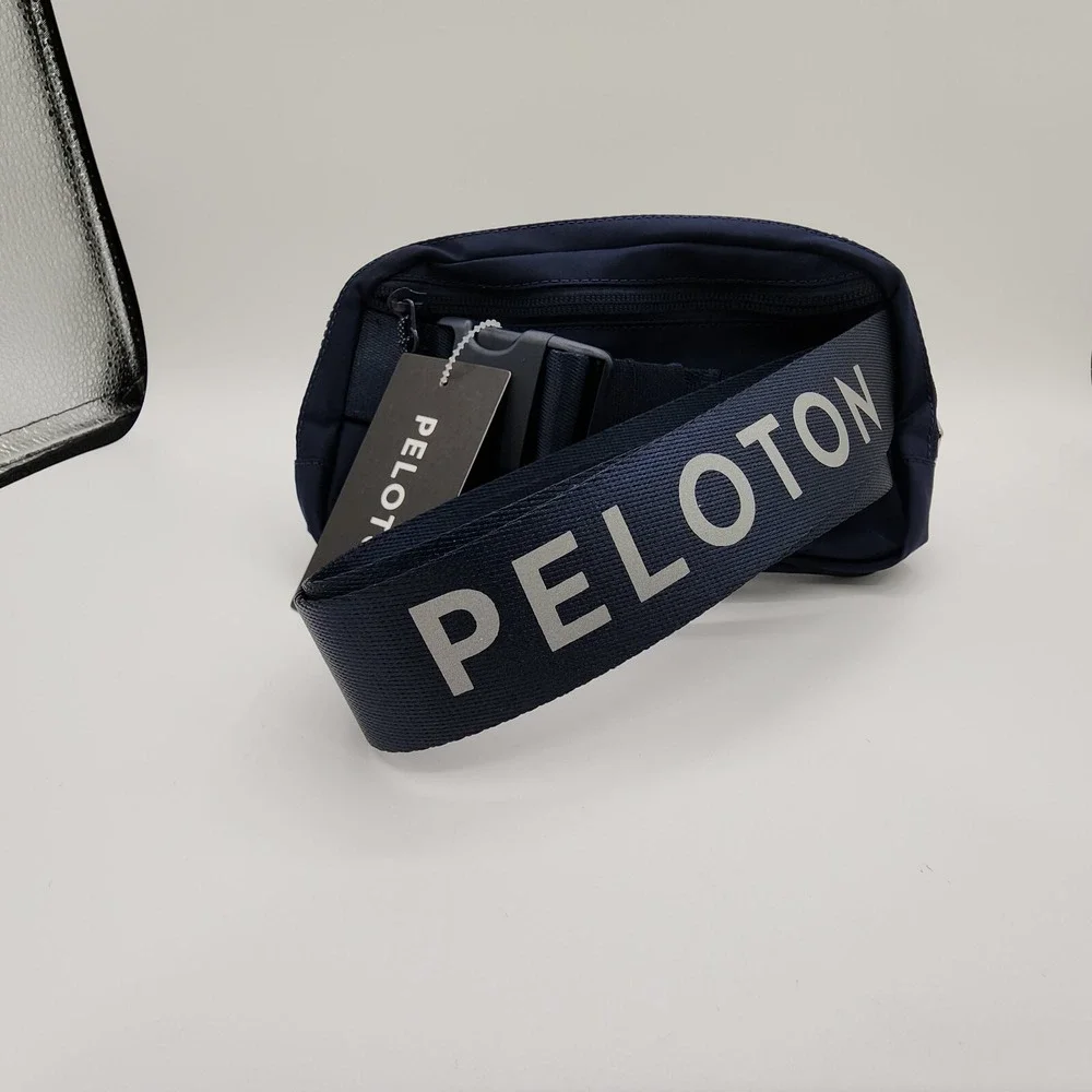 Lululemon x Peloton Everywhere Belt Bag 1L True Navy Adjustable Strap NEW w/ Tag - Picture 4 of 15